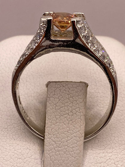 Anillo Solitario con Zirconia en Plata Ley 925 , vista de detalle