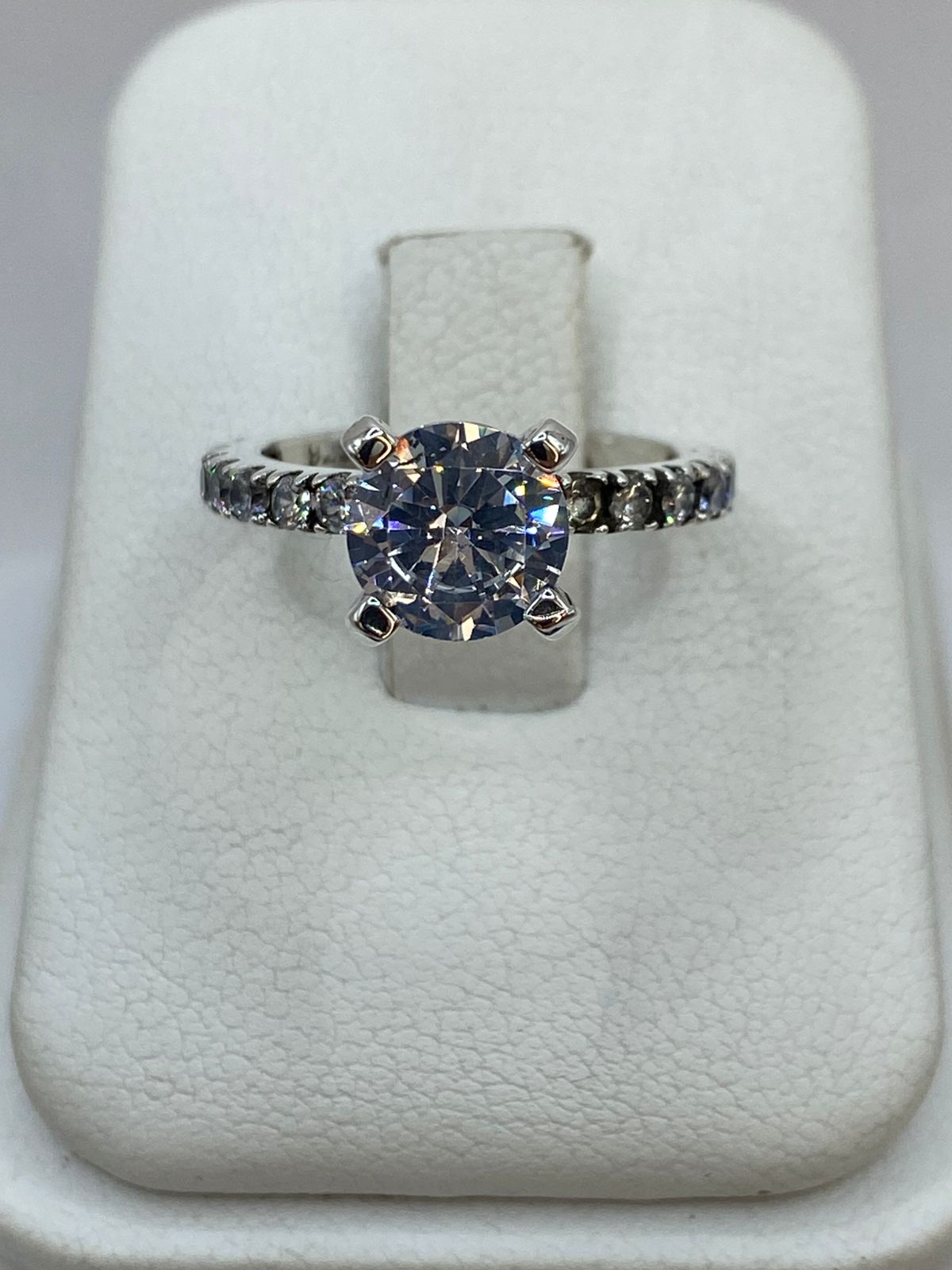 Anillo Solitario con Zirconia en Plata 925, vista frontal