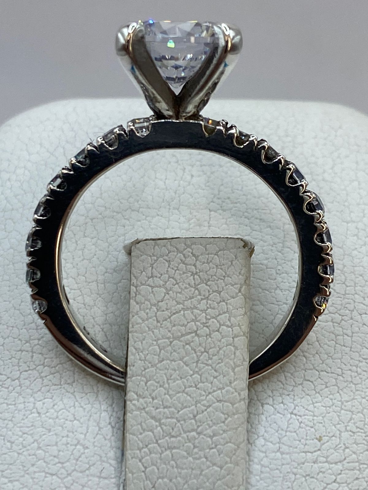 Anillo Solitario con Zirconia en Plata 925, vista posterior