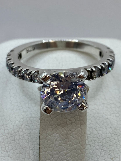 Anillo Solitario con Zirconia en Plata 925, sello de autenticidad Plata Ley .925