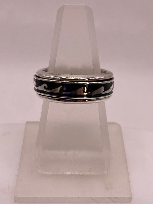 Anillo Spinner de Plata .925 con Diseño de Olas — ángulo diagonal