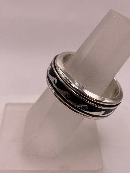 Anillo Spinner de Plata .925 con Diseño de Olas, vista lateral