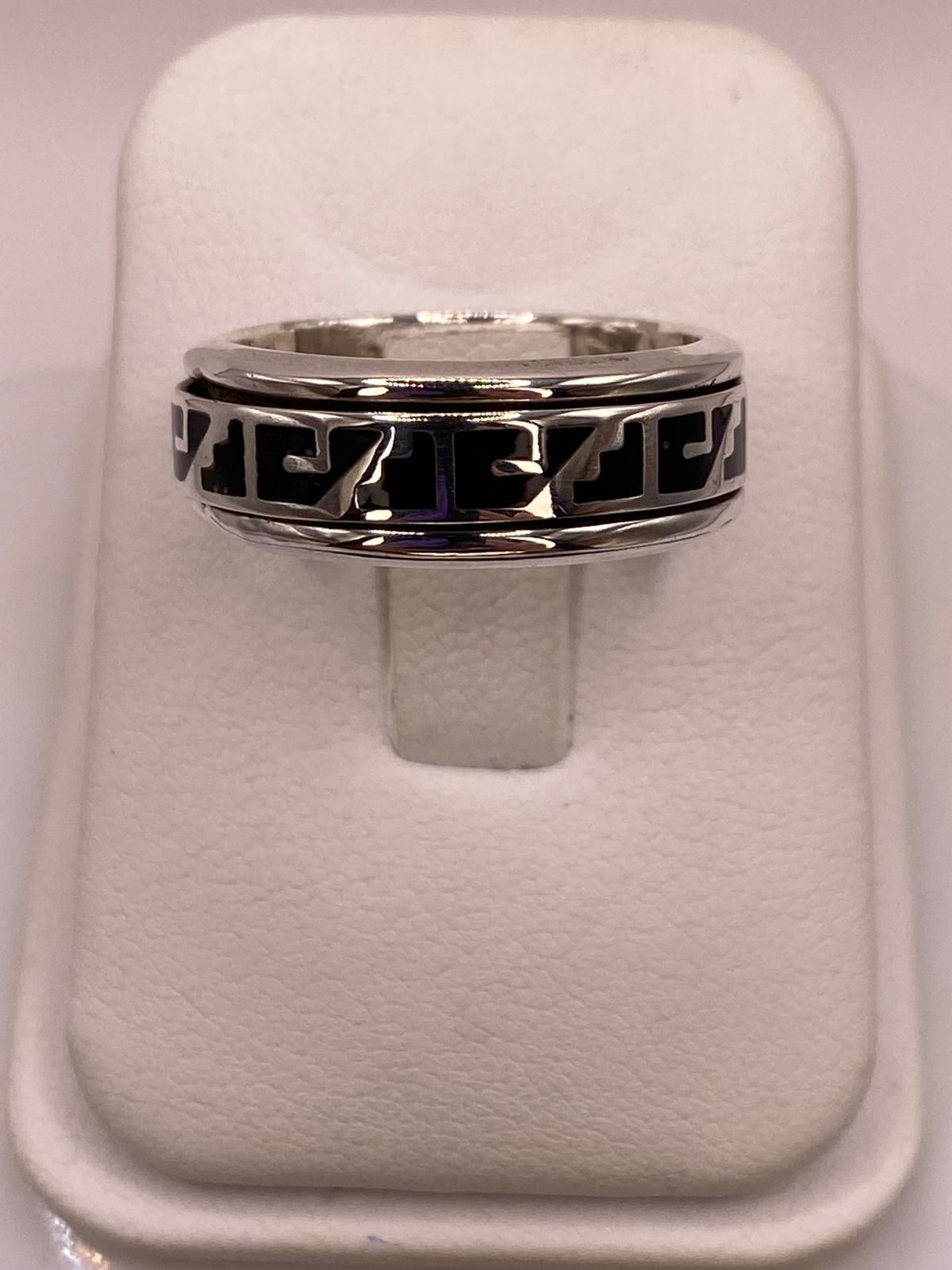 Anillo Spinner de Plata .925 con Greca Azteca, vista lateral