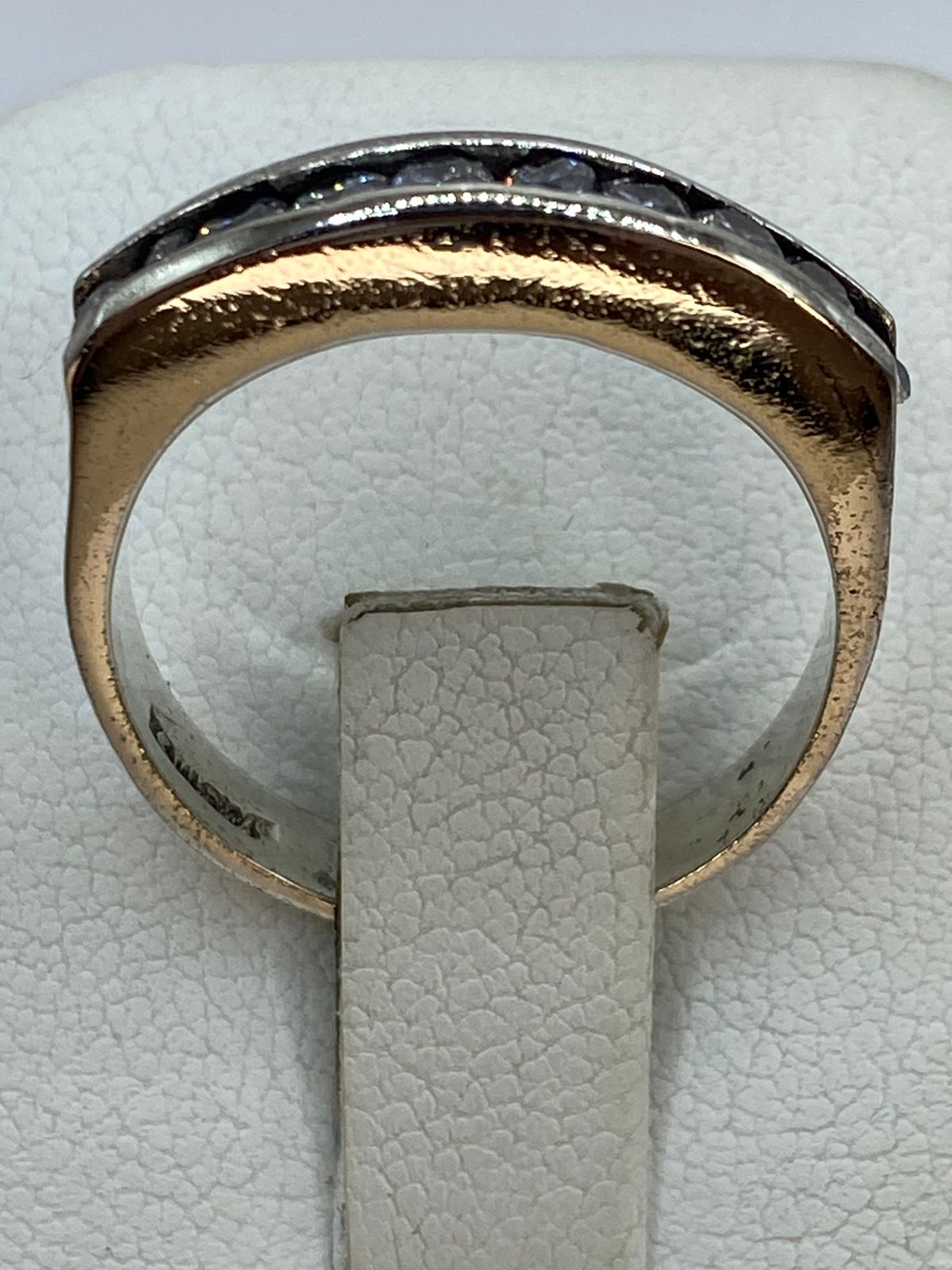 Anillo Tipo Banda con Zirconias en Plata 925, sello de autenticidad Plata Ley .925