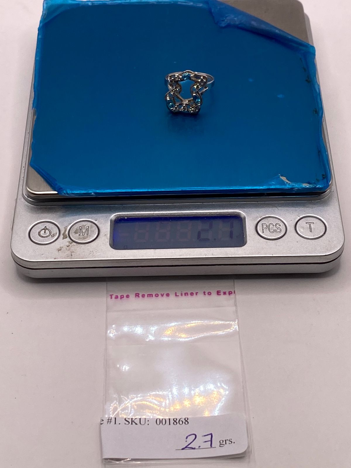 Anillo Tipo Osito de Plata Ley 925 con Zirconias Azules, peso en gramos (báscula)