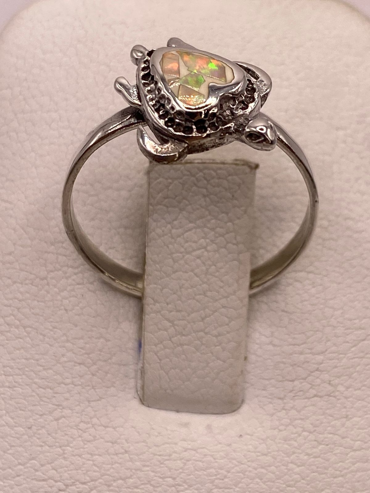 Anillo Tortuga Marina de Plata Ley 925 con Ópalo de Fuego Tornasol, sello de autenticidad Plata Ley .925
