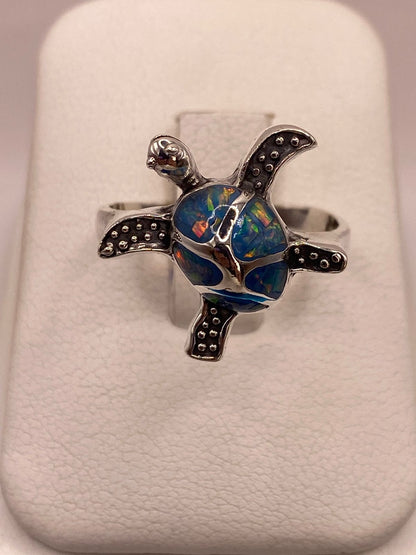 Anillo Tortuga Marina en Plata Ley 950 con Ópalo de Fuego — ángulo diagonal
