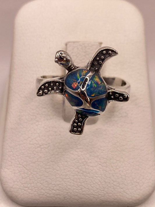 Anillo Tortuga Marina en Plata Ley 950 con Ópalo de Fuego — ángulo diagonal