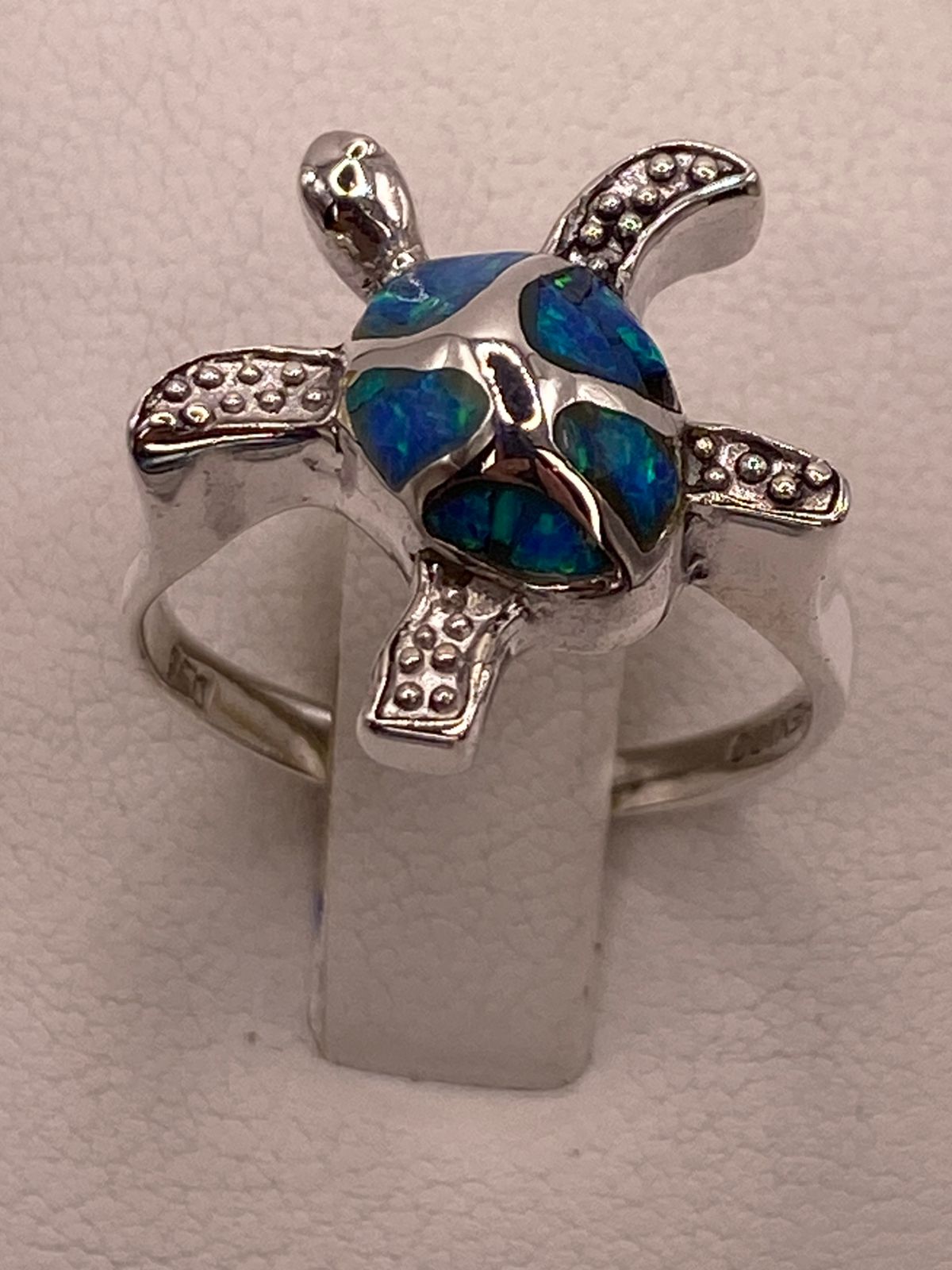 ANILLO TORTUGA MARINA EN PLATA LEY 950 CON ÓPALO DE FUEGO, vista superior