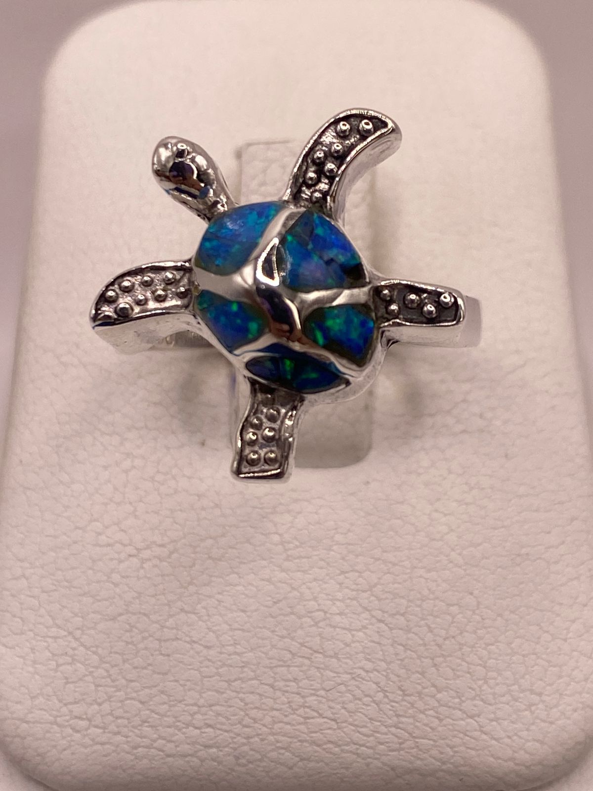 Anillo Tortuga Marina en Plata Ley 950 con Ópalo de Fuego, vista frontal