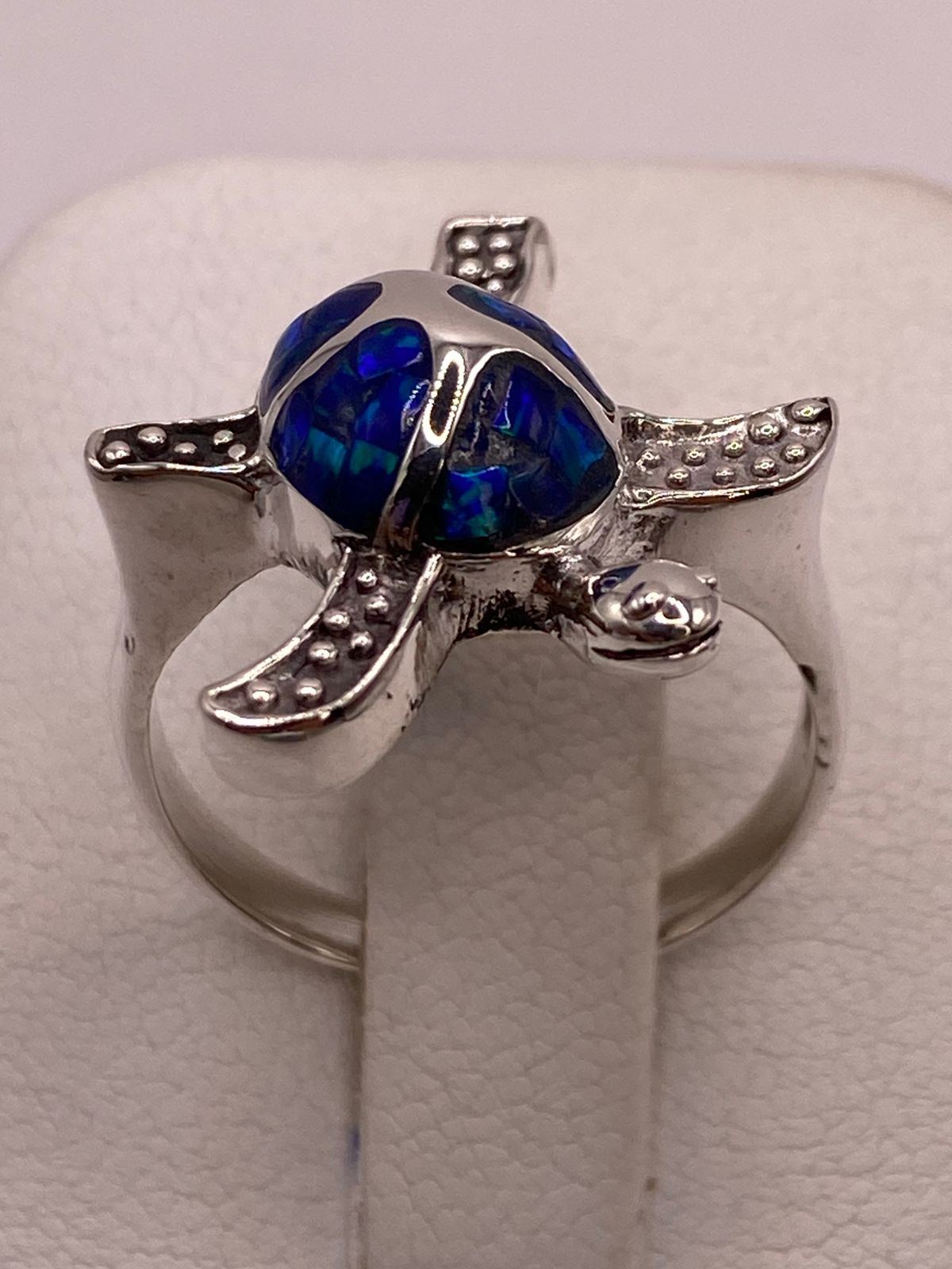 Anillo Tortuga Marina de Plata Ley 950 con Ópalo de Fuego, vista frontal