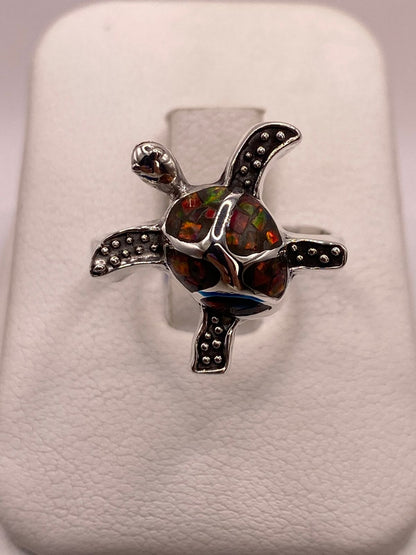 Anillo Tortuga Marina de Plata Ley 950 con Ópalo de Fuego Multicolor — ángulo diagonal