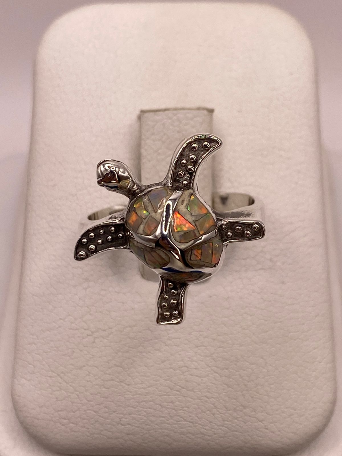 Anillo Tortuga Marina de Plata Ley 950 con Ópalo de Fuego Tornasol — vista lateral