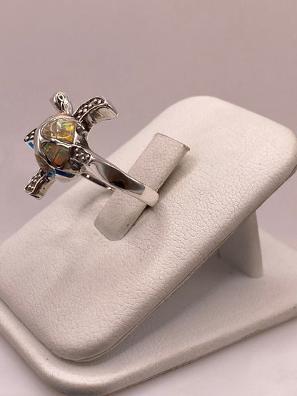 Anillo Tortuga Marina de Plata Ley 950 con Ópalo de Fuego Tornasol, sello de autenticidad Plata Ley .925