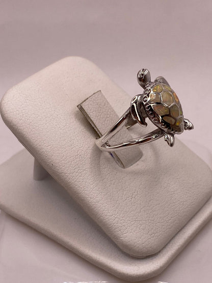 Anillo Tortuga Marina de Plata Ley 950 con Ópalo de Fuego Tornasol, vista lateral