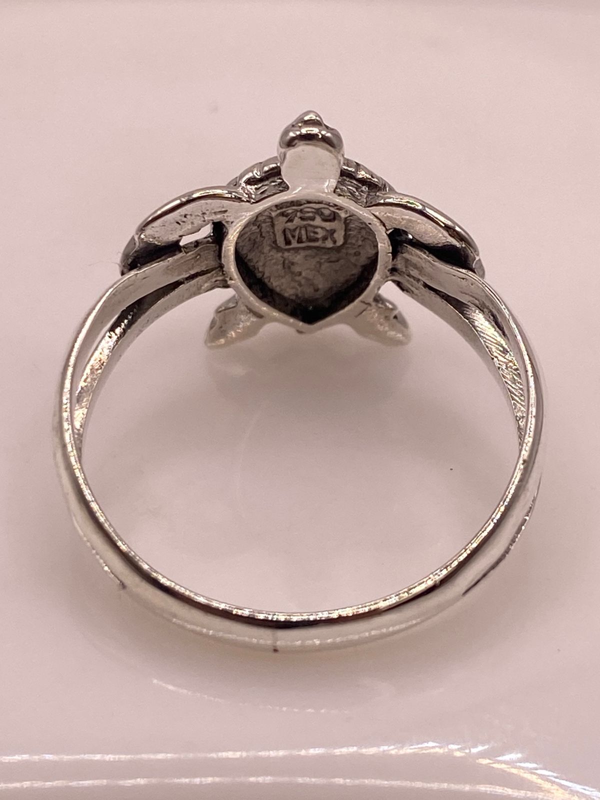 Anillo de Tortuga en Plata Ley 950 con Ópalo Verde, sello de autenticidad Plata Ley .925