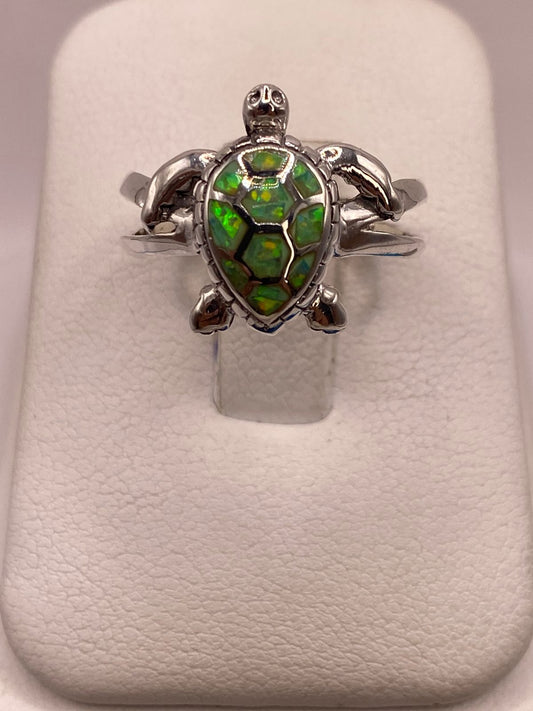 Anillo de Tortuga en Plata Ley 950 con Ópalo Verde — ángulo diagonal