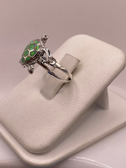 Anillo de Tortuga en Plata Ley 950 con Ópalo Verde, vista frontal