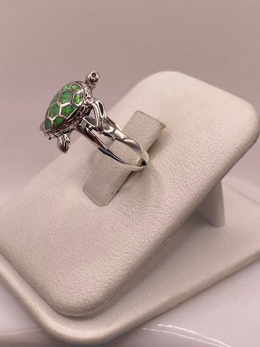 Anillo de Tortuga en Plata Ley 950 con Ópalo Verde, vista frontal