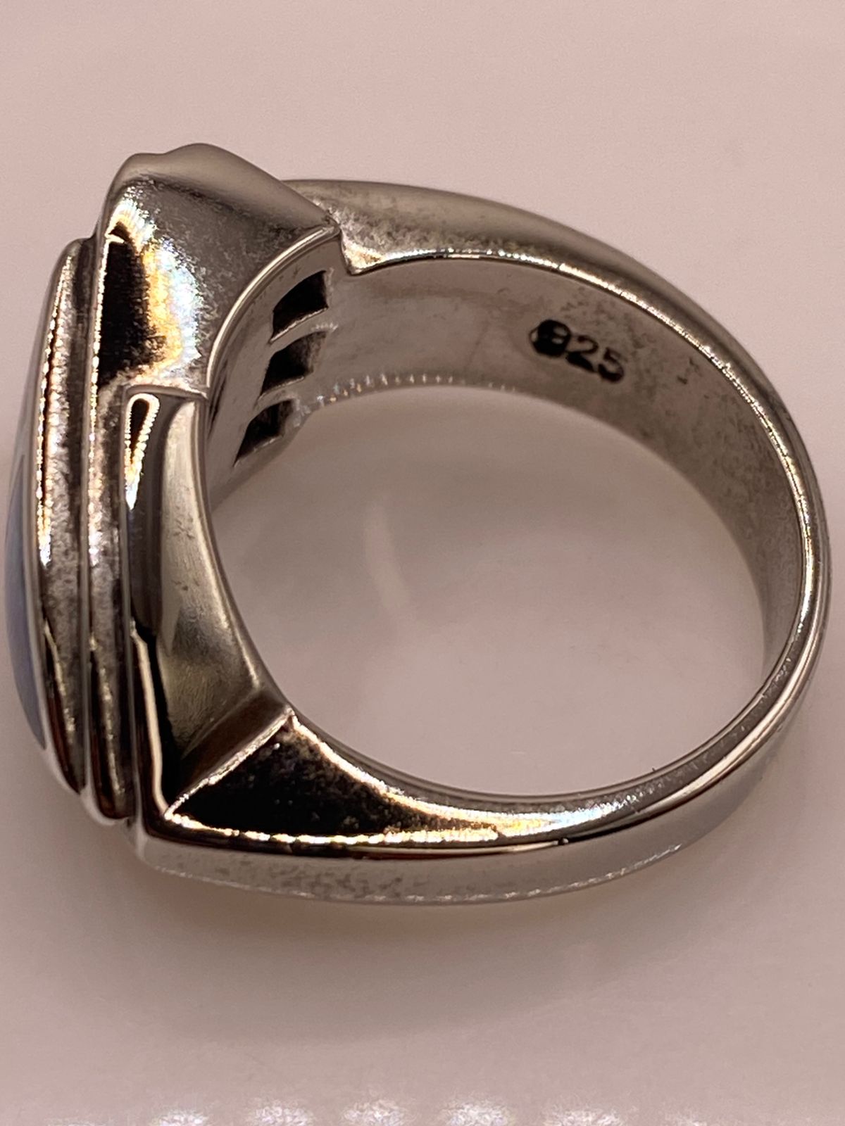 Anillo Triangular de Plata Ley 925 con Ópalo Azul y Zirconias, sello de autenticidad Plata Ley .925