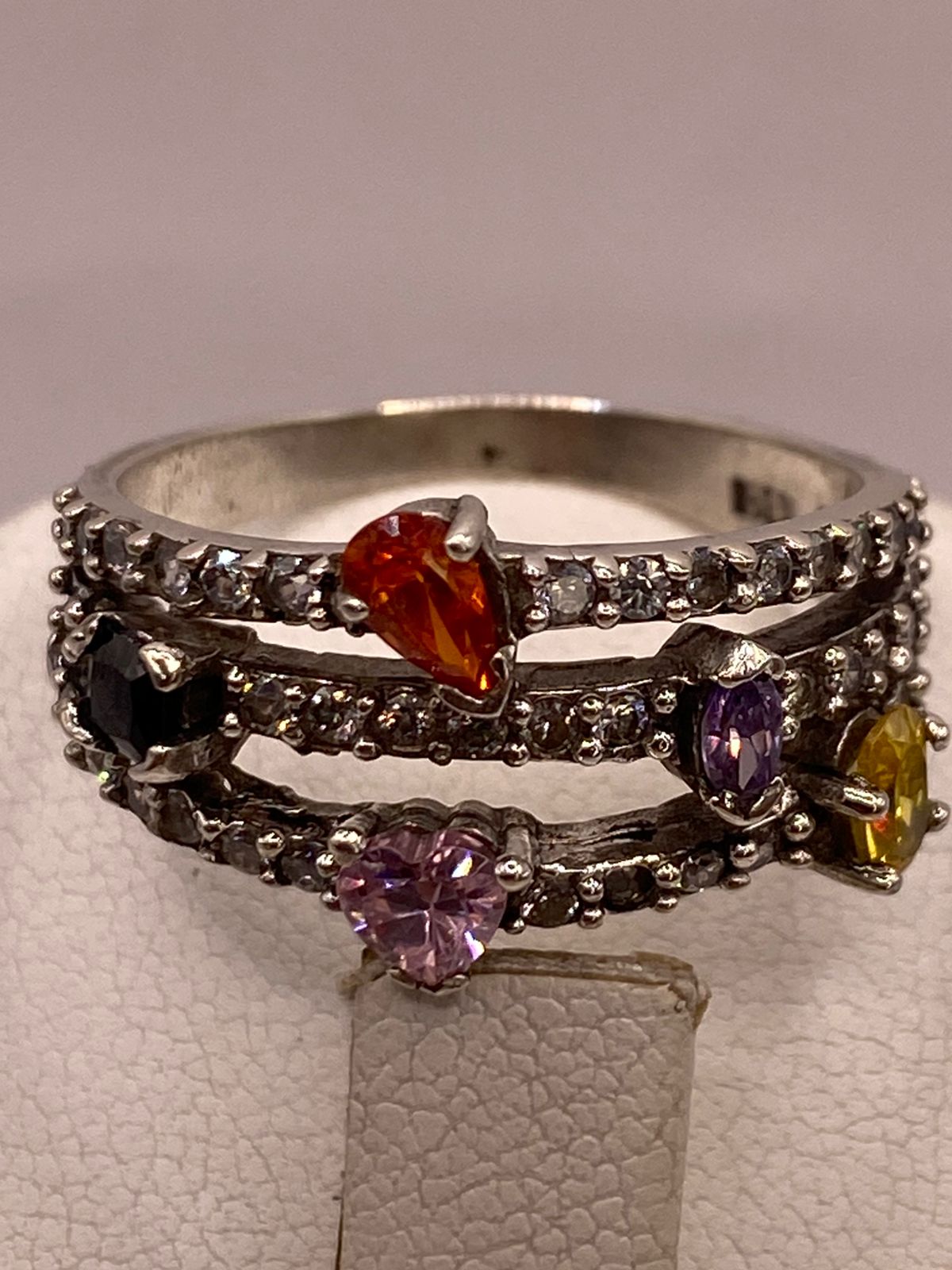 Anillo Triple Banda Multicolor con Zirconias en Plata Ley 925, sello de autenticidad Plata Ley .925