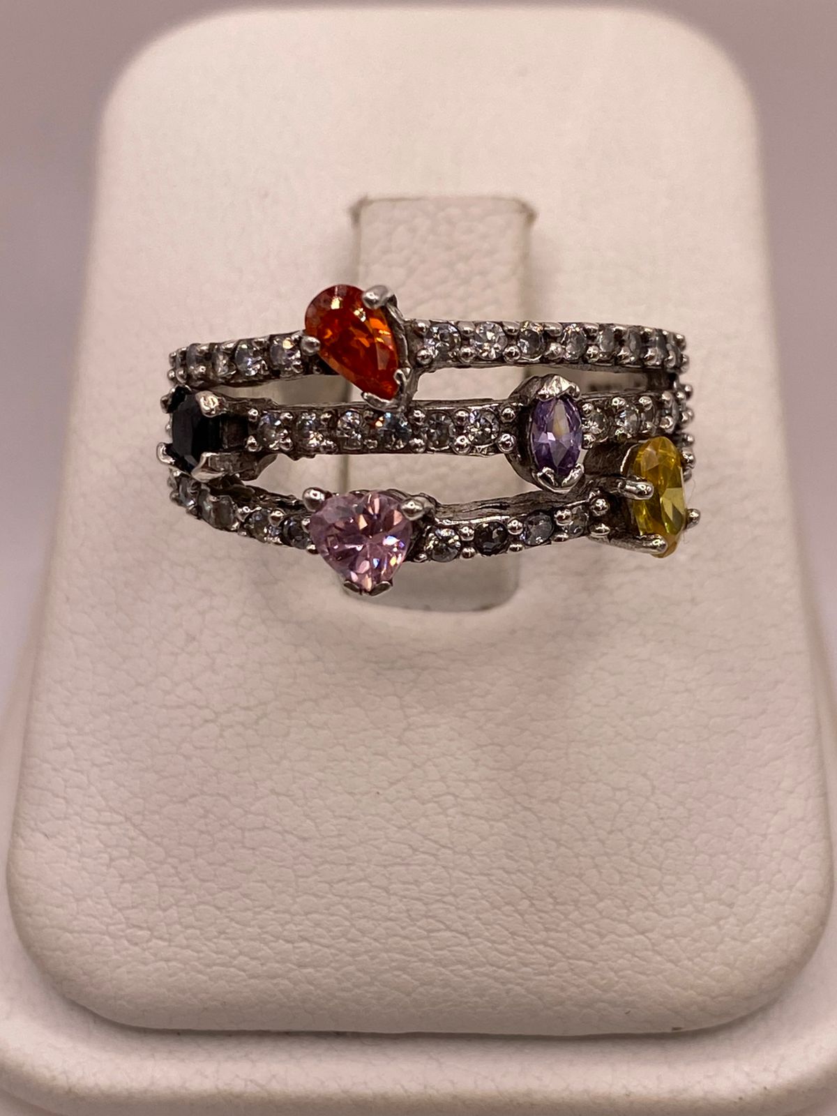 Anillo Triple Banda Multicolor con Zirconias en Plata Ley 925, vista de detalle