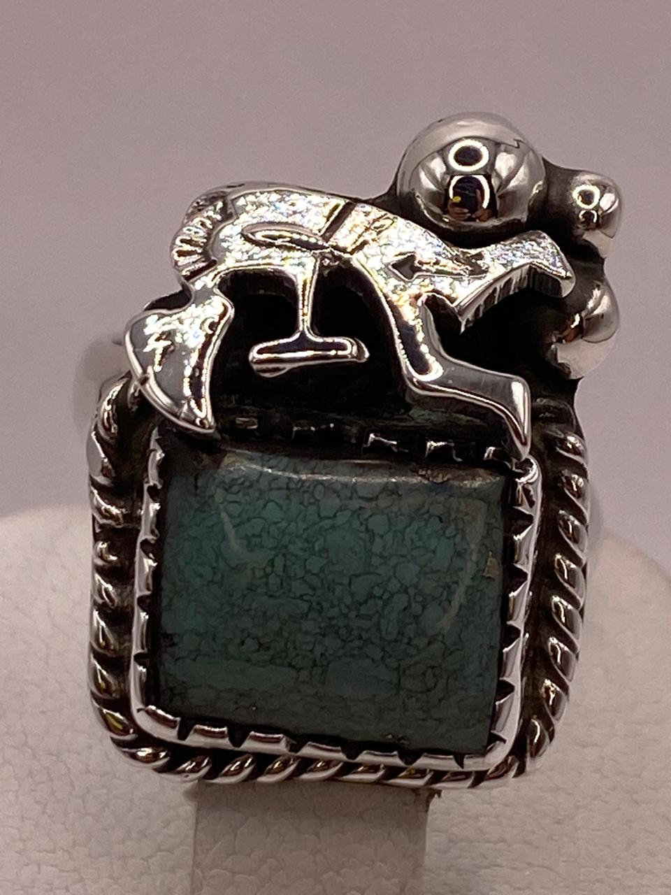 Anillo de Turquesa con Figura Prehispánica en Plata .925, vista posterior