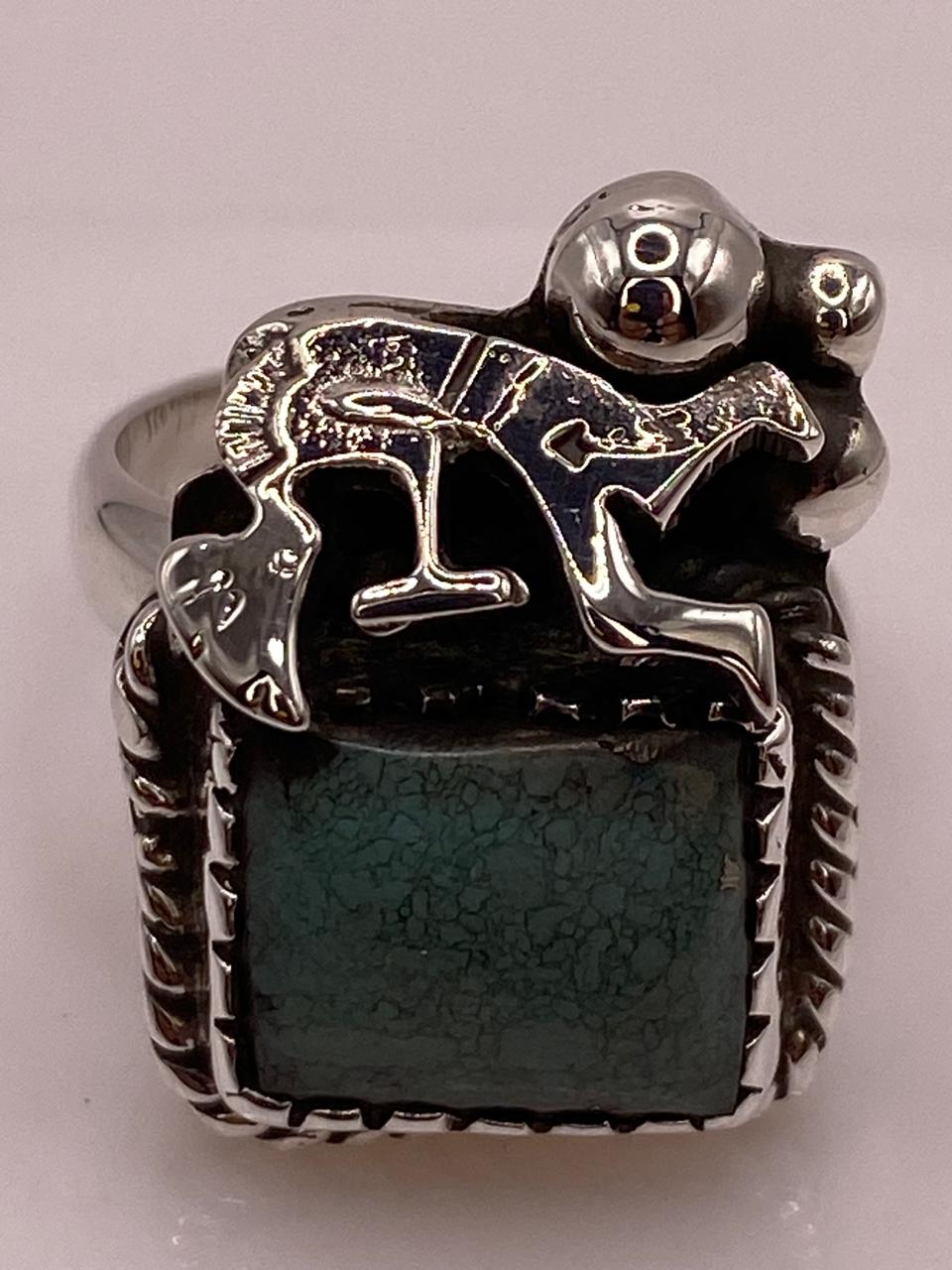 Anillo de Turquesa con Figura Prehispánica en Plata .925, sello de autenticidad Plata Ley .925