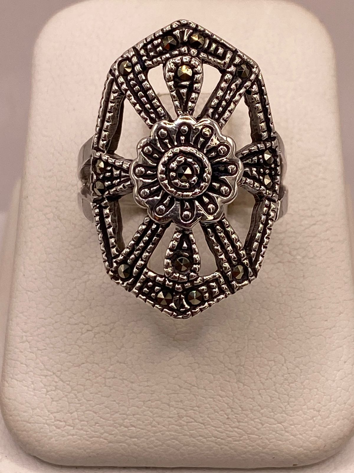 Anillo Vintage Art Deco con Marquesitas en Plata Ley 925, vista de detalle