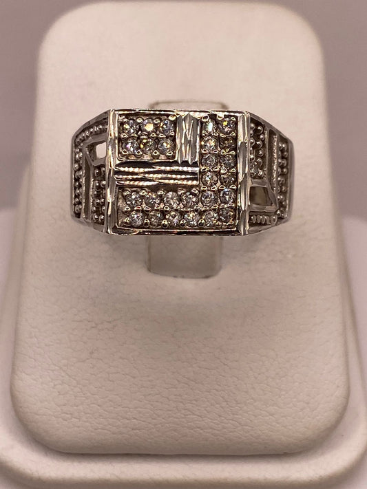 Anillo Vintage Elegante con Zirconias Brillantes en Plata Ley 925 — detalle de acabado