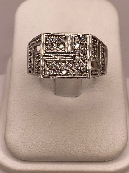 Anillo Vintage Elegante con Zirconias Brillantes en Plata Ley 925, vista de detalle