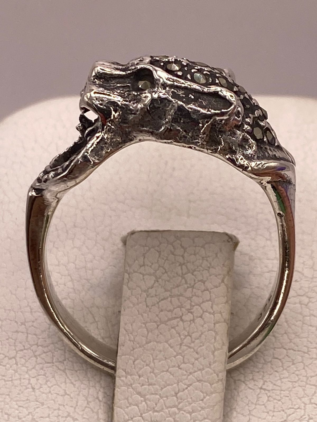 Anillo Vintage de Plata 925 Cabeza de Felino con Marquesitas — Artesanal Taxco, vista de detalle