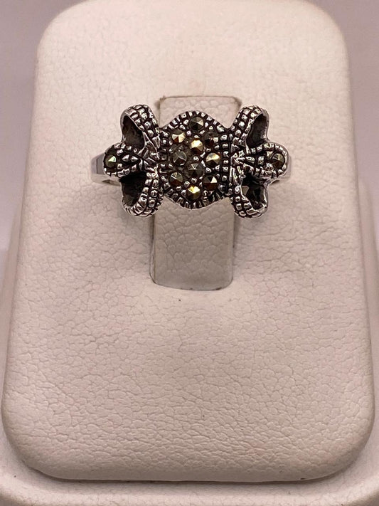 Anillo Vintage Floral con Marquesitas en Plata Ley 925, vista frontal