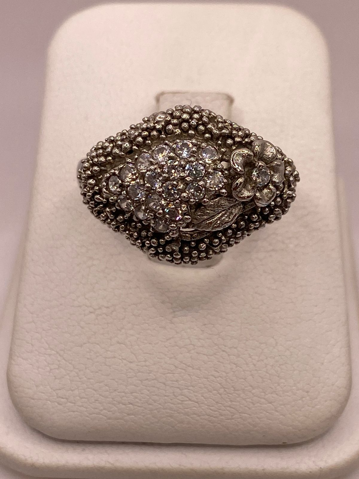 Anillo Vintage Floral con Zirconias en Plata Ley 925, vista superior