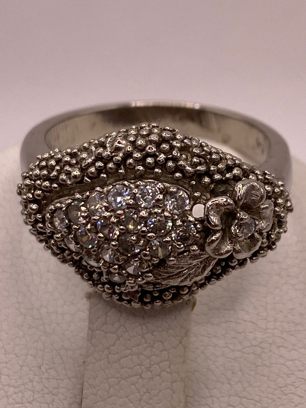Anillo Vintage Floral con Zirconias en Plata Ley 925, sello de autenticidad Plata Ley .925