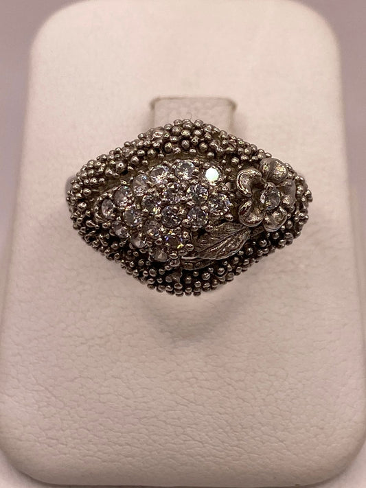 Anillo Vintage Floral con Zirconias en Plata Ley 925, vista frontal
