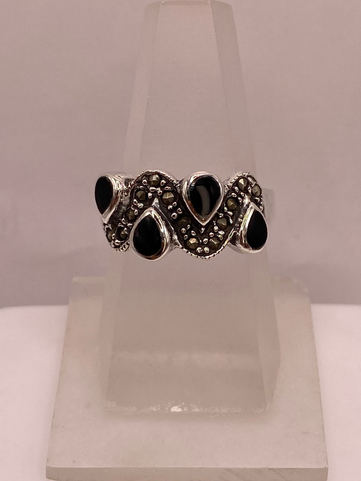 Anillo Vintage con Marquesitas y Piedras Negras en Plata Ley 925, sello de autenticidad Plata Ley .925