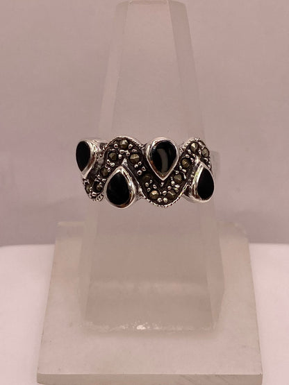 Anillo Vintage con Marquesitas y Piedras Negras en Plata Ley 925, sello de autenticidad Plata Ley .925