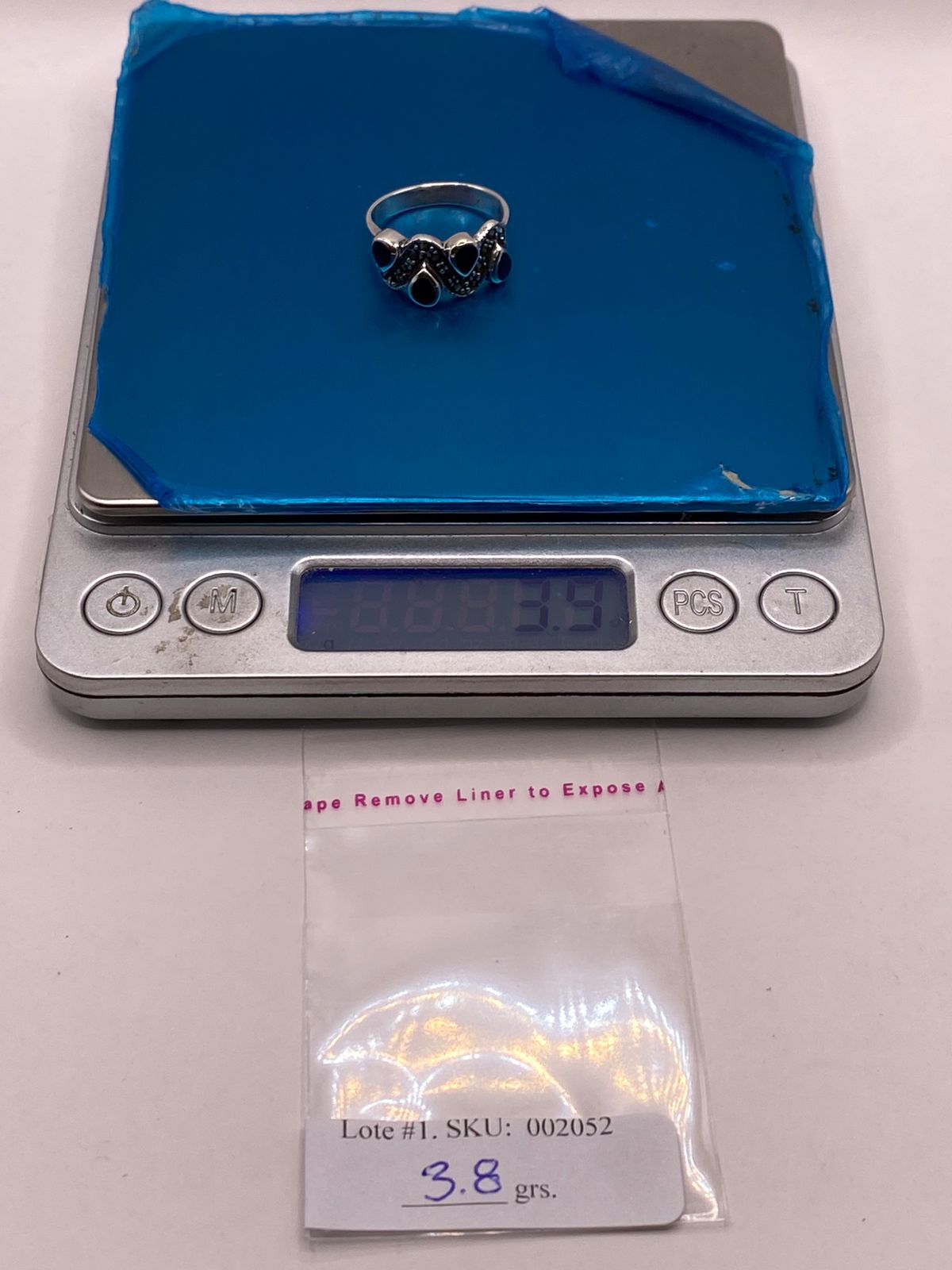 Anillo Vintage con Marquesitas y Piedras Negras en Plata Ley 925, peso en gramos (báscula)