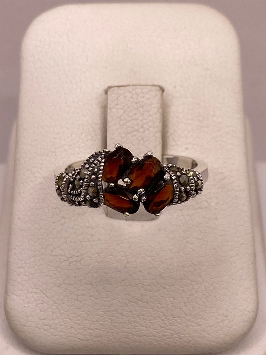 Anillo Vintage con Marquesitas y Zirconias Color Ámbar en Plata Ley 925, vista frontal