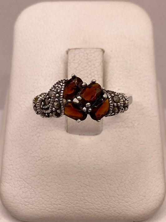 Anillo Vintage con Marquesitas y Zirconias Color Ámbar en Plata Ley 925, vista frontal