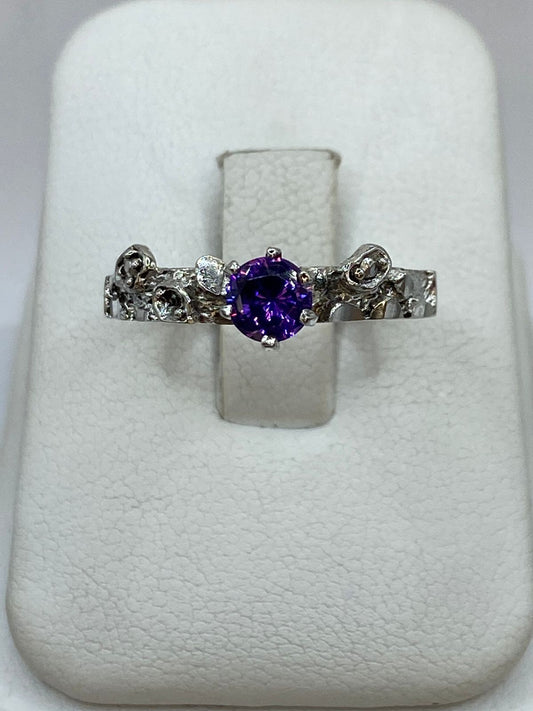 Anillo Vintage con Zirconia Color Morada en Plata 925, vista frontal