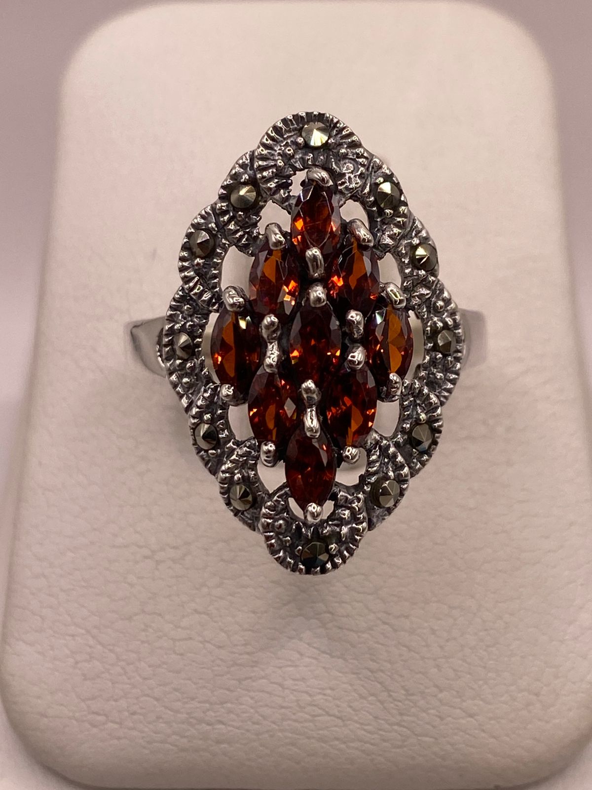 Anillo Vintage con Zirconia Naranja y Marquesitas en Plata Ley 925, vista frontal