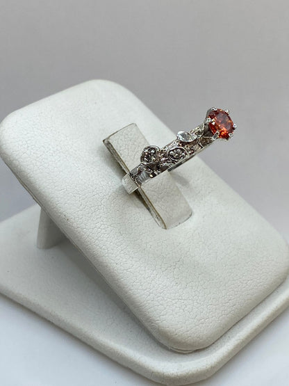 Anillo Vintage con Zirconia Naranja en Plata 925, vista lateral