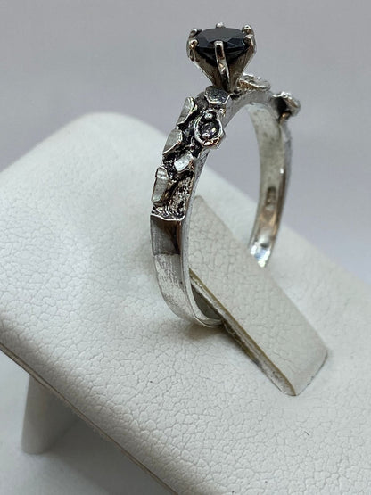 Anillo de Plata 925 con Circonia Negra — Vintage Artesanal Taxco, vista de detalle