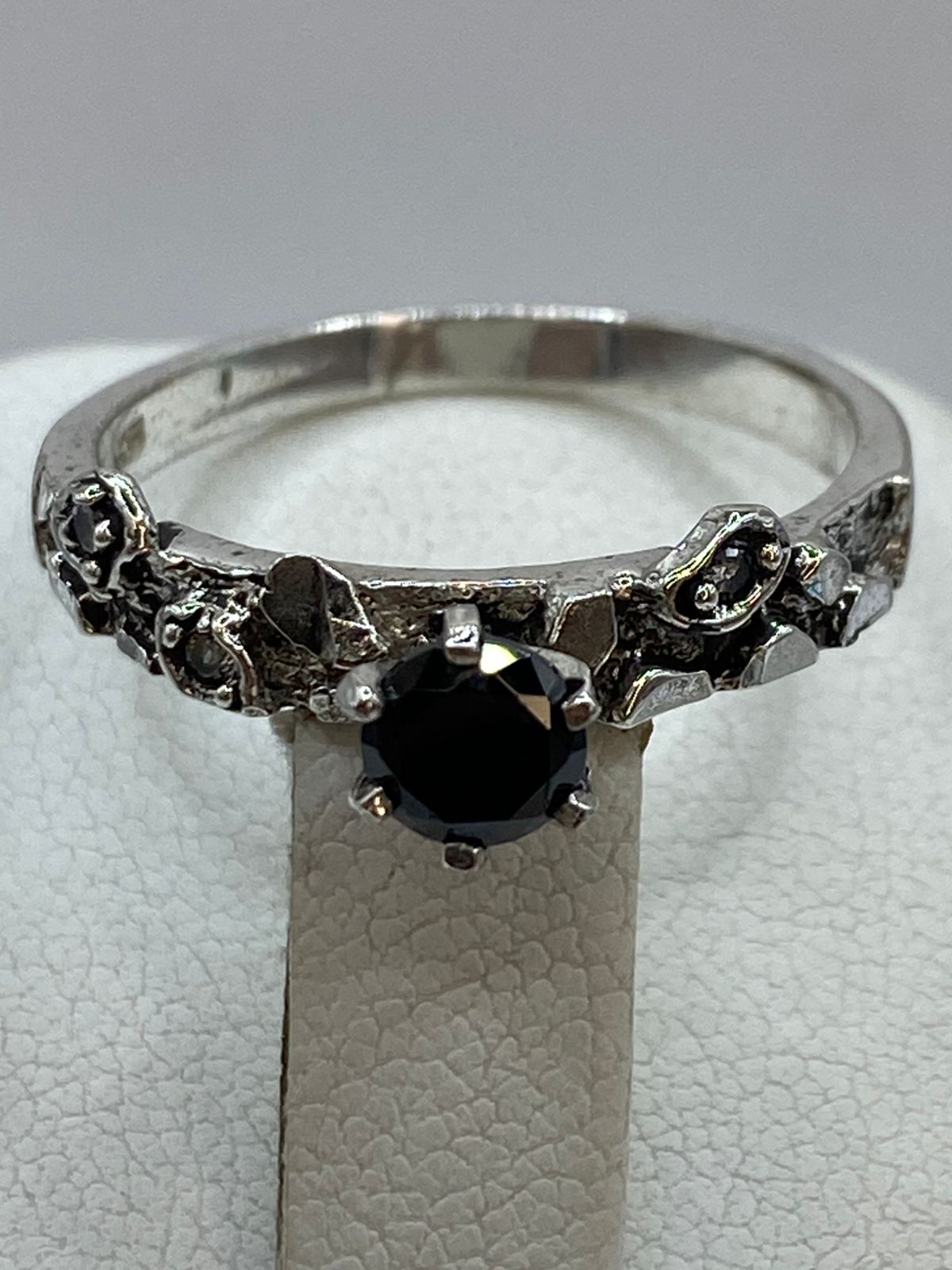 Anillo de Plata 925 con Circonia Negra — Vintage Artesanal Taxco, sello de autenticidad Plata Ley .925