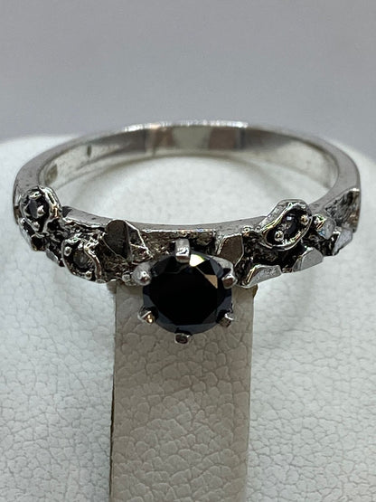 Anillo de Plata 925 con Circonia Negra — Vintage Artesanal Taxco, sello de autenticidad Plata Ley .925