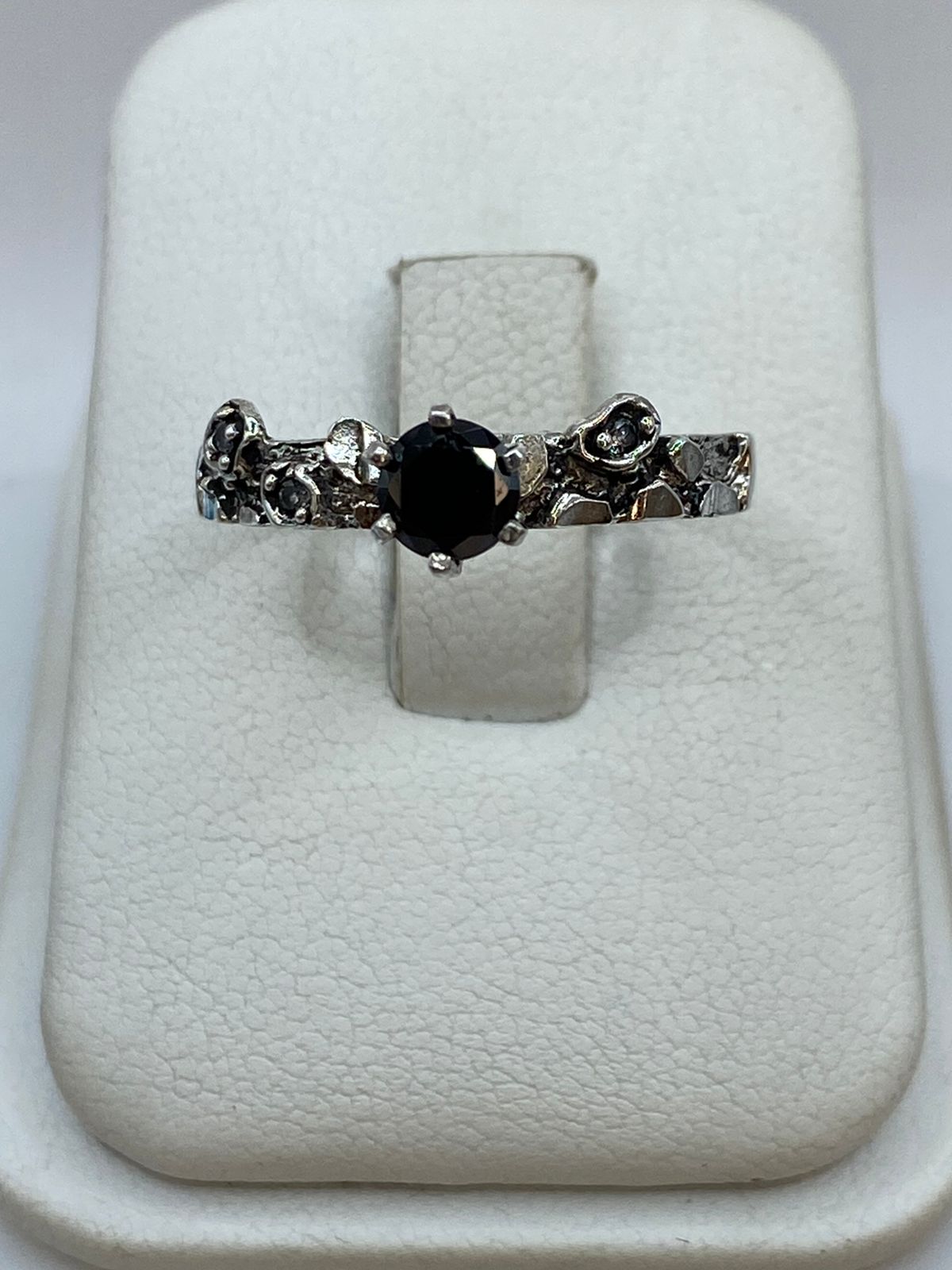 Anillo de Plata 925 con Circonia Negra — Vintage Artesanal Taxco, vista frontal