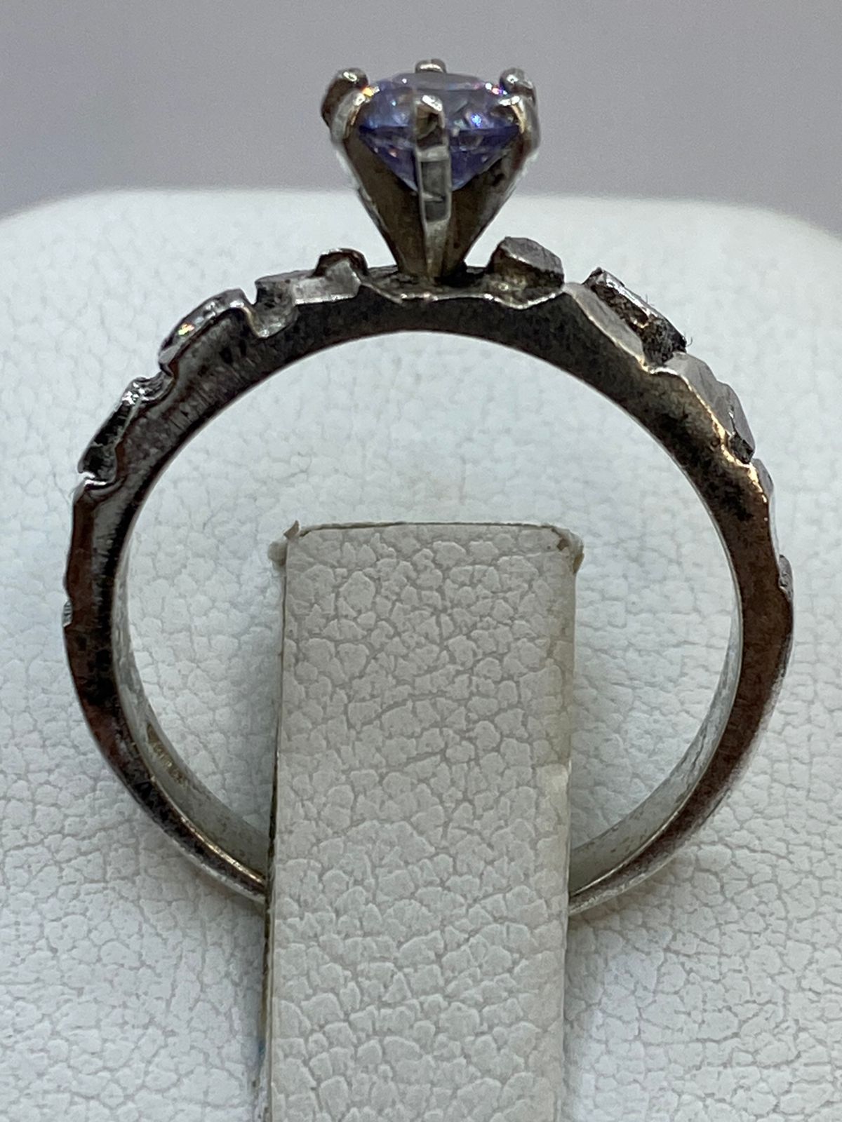 Anillo Vintage con Zirconia Tono Lila en Plata 925