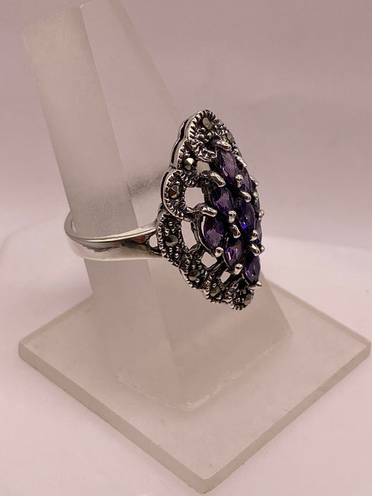 Anillo Vintage con Zirconias Moradas y Marquesitas en Plata Ley 925, vista frontal